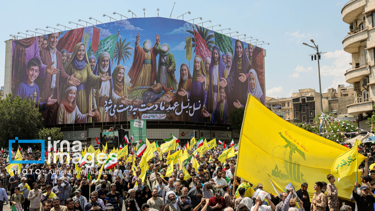 İran'da harekat coşkusu! Tahran meydanlarında kutlama