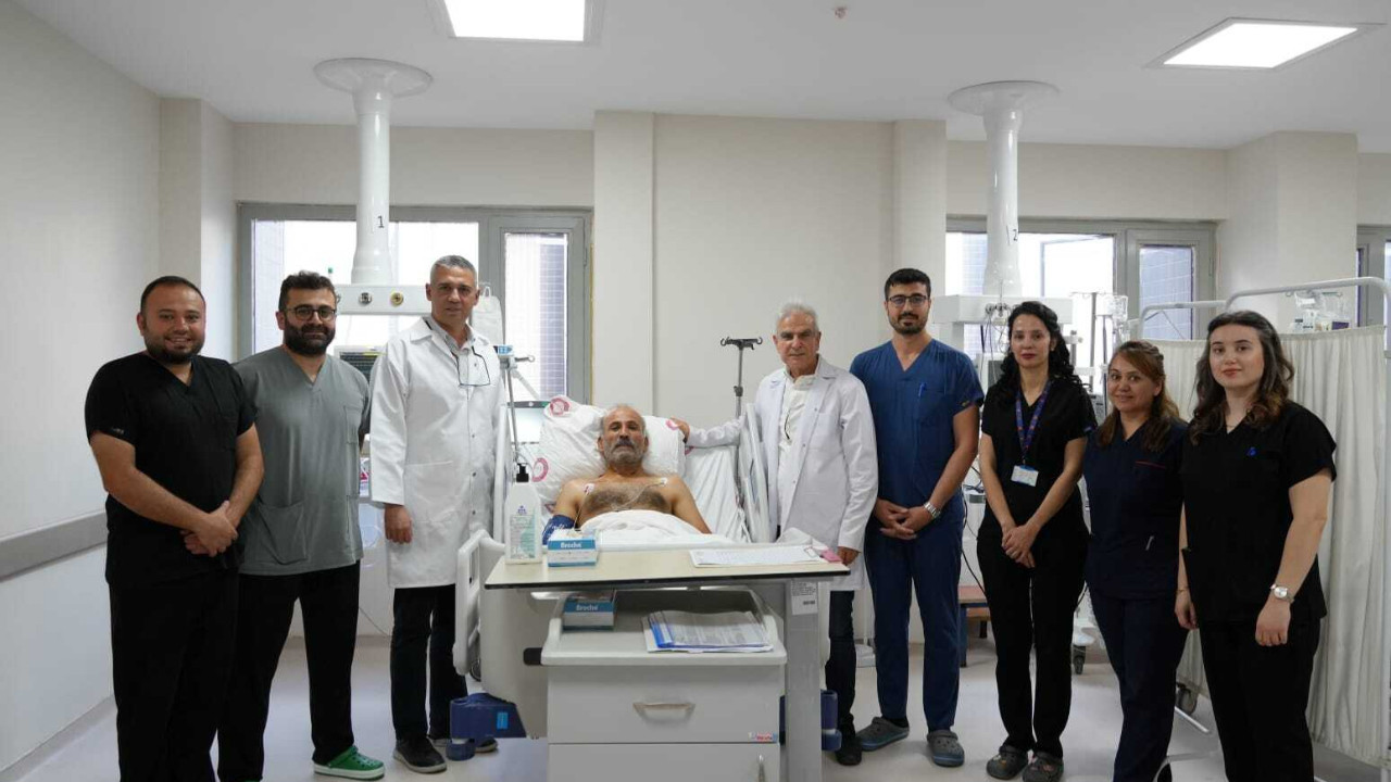 Açık kalp ameliyatı olan hastaya yeni yöntemle 2. operasyon yapıldı