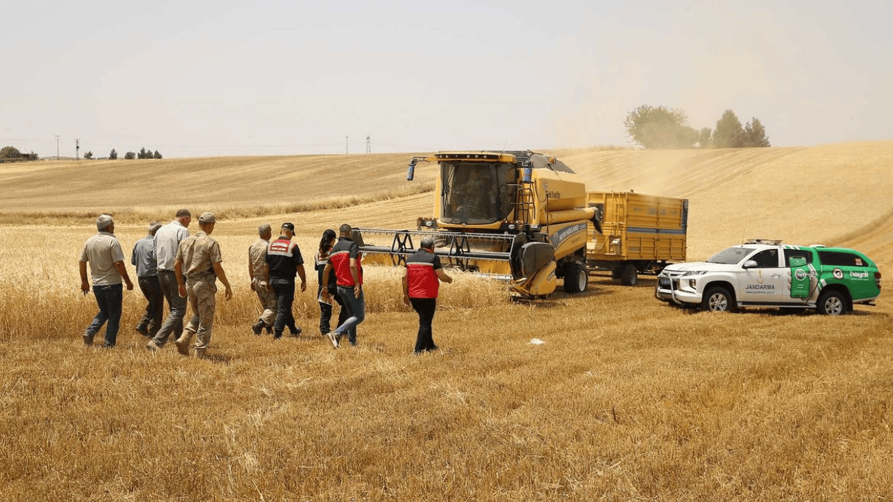 Anız yangınlarıyla örnek mücadele