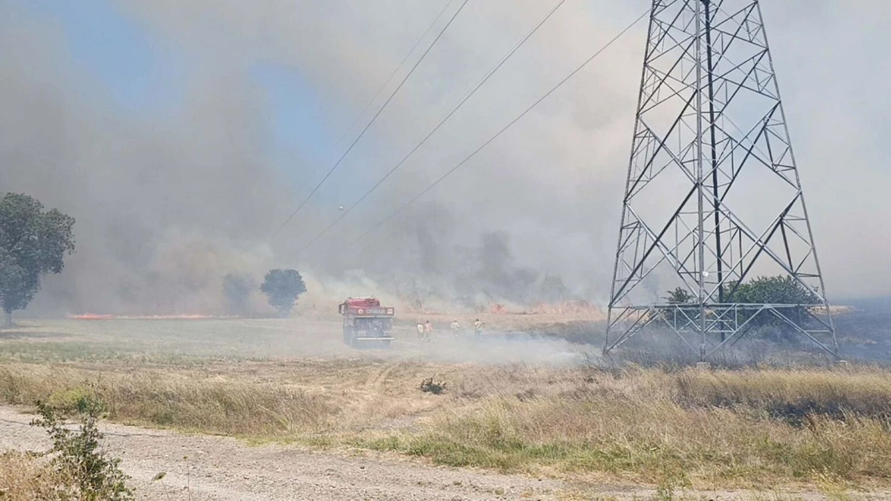 Çanakkale’de korkutan yangın: Müdahale sürüyor