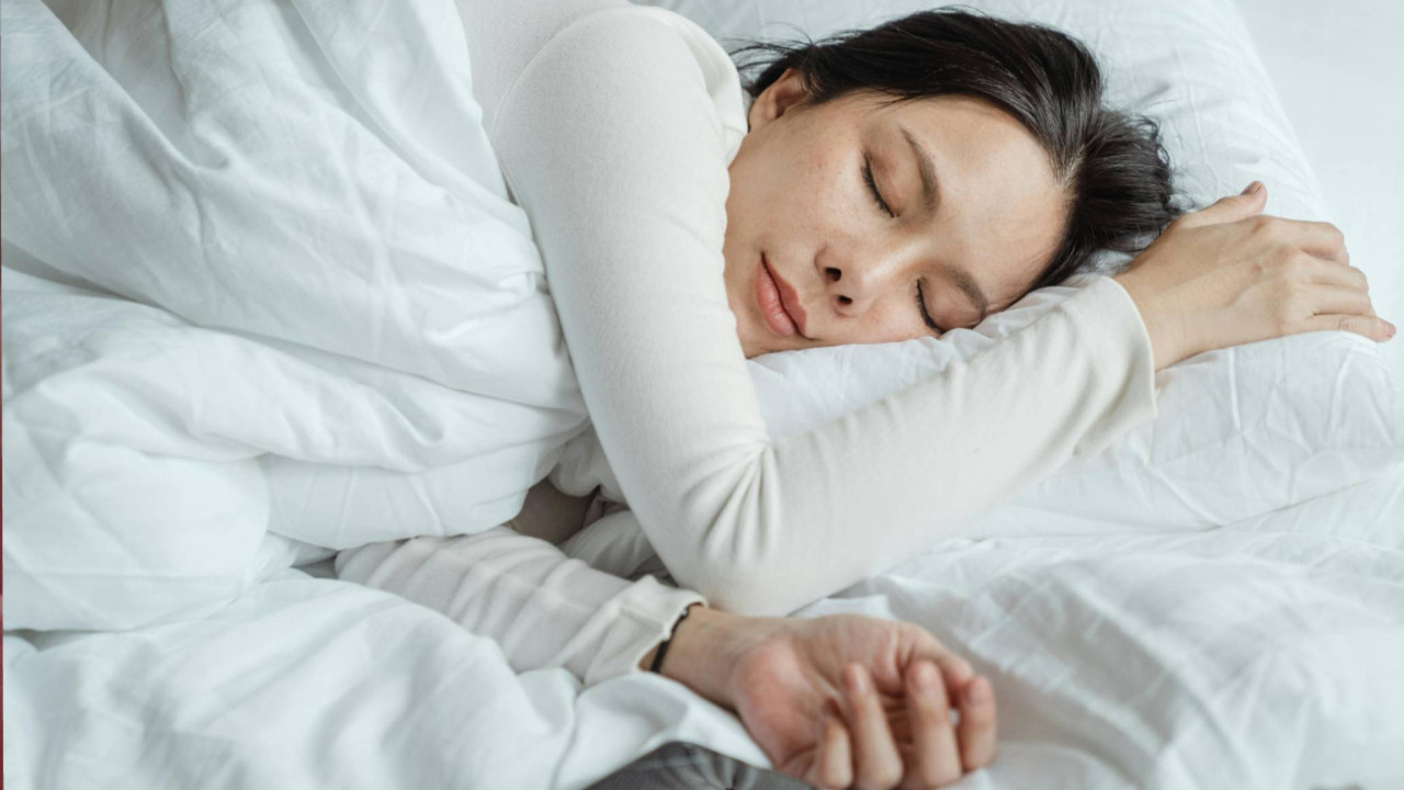 Uyuyamayanlara müjde: 7 bilimsel taktikle göz kapaklarınız kendiliğinden kapanacak!