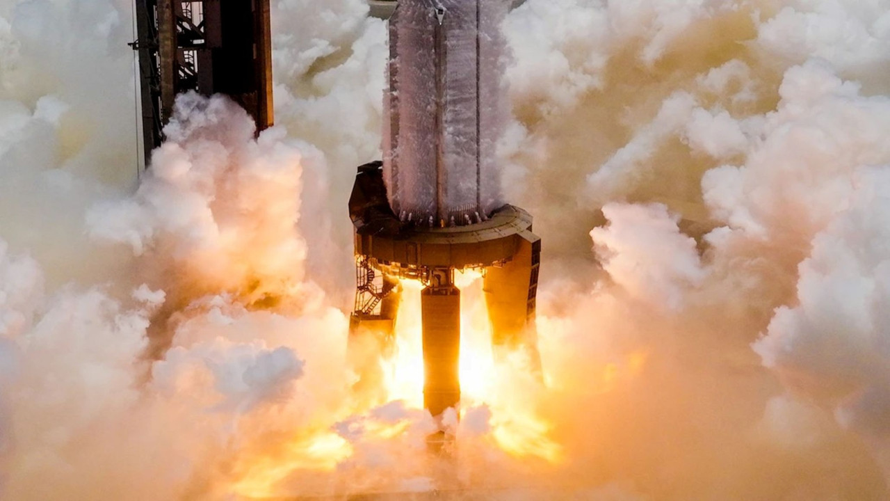 ABD'nin ‘Starship’ roketi deneme uçuşu öncesinde patladı