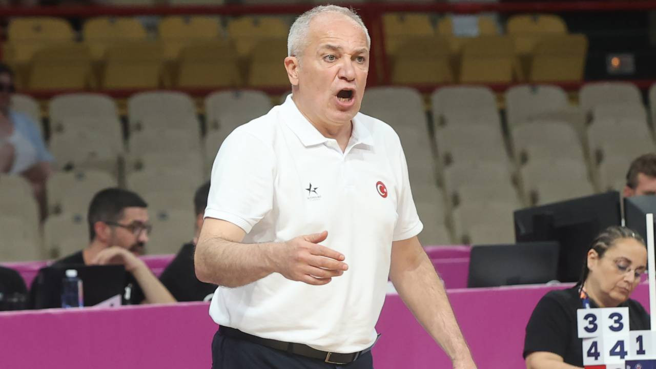 A Milli Kadın Basketbol Takımı Başantrenörü Ekrem Memnun: 'Kazandığımız için mutluyuz'