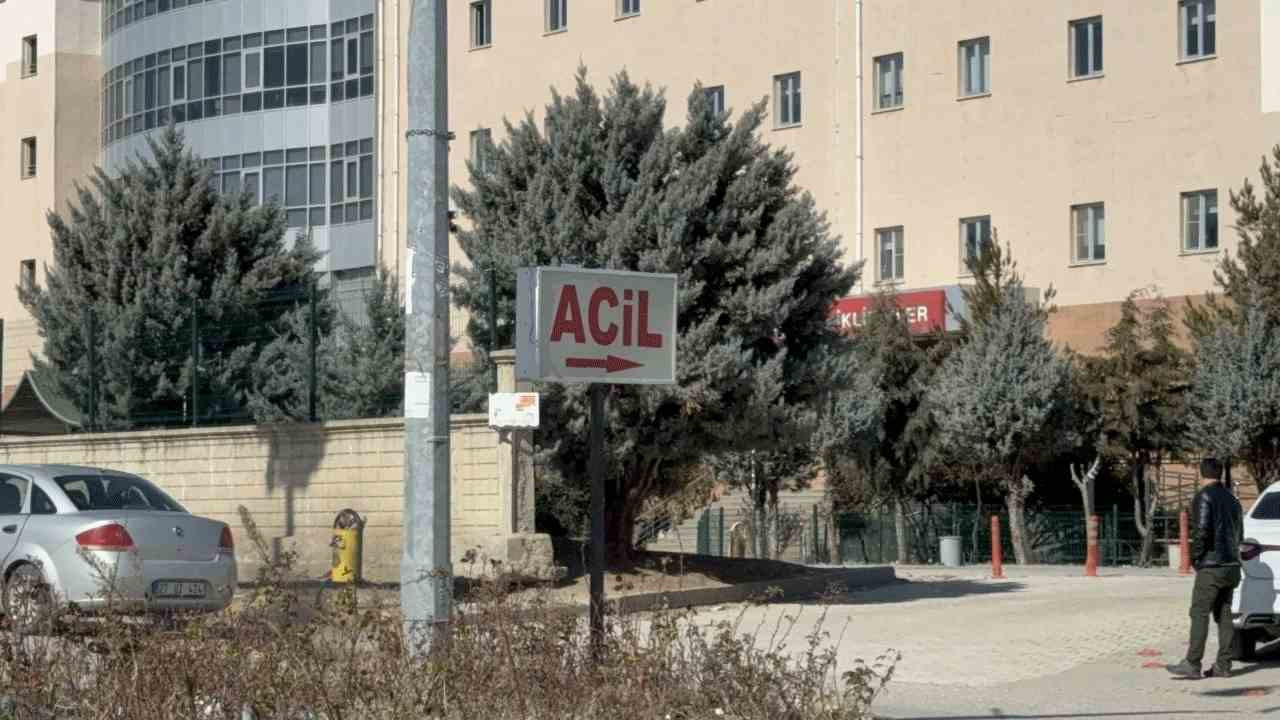 Diyarbakır'da vahşet yaşandı! Bir baba bıçakla iki çocuğunu kendisini yaraladı