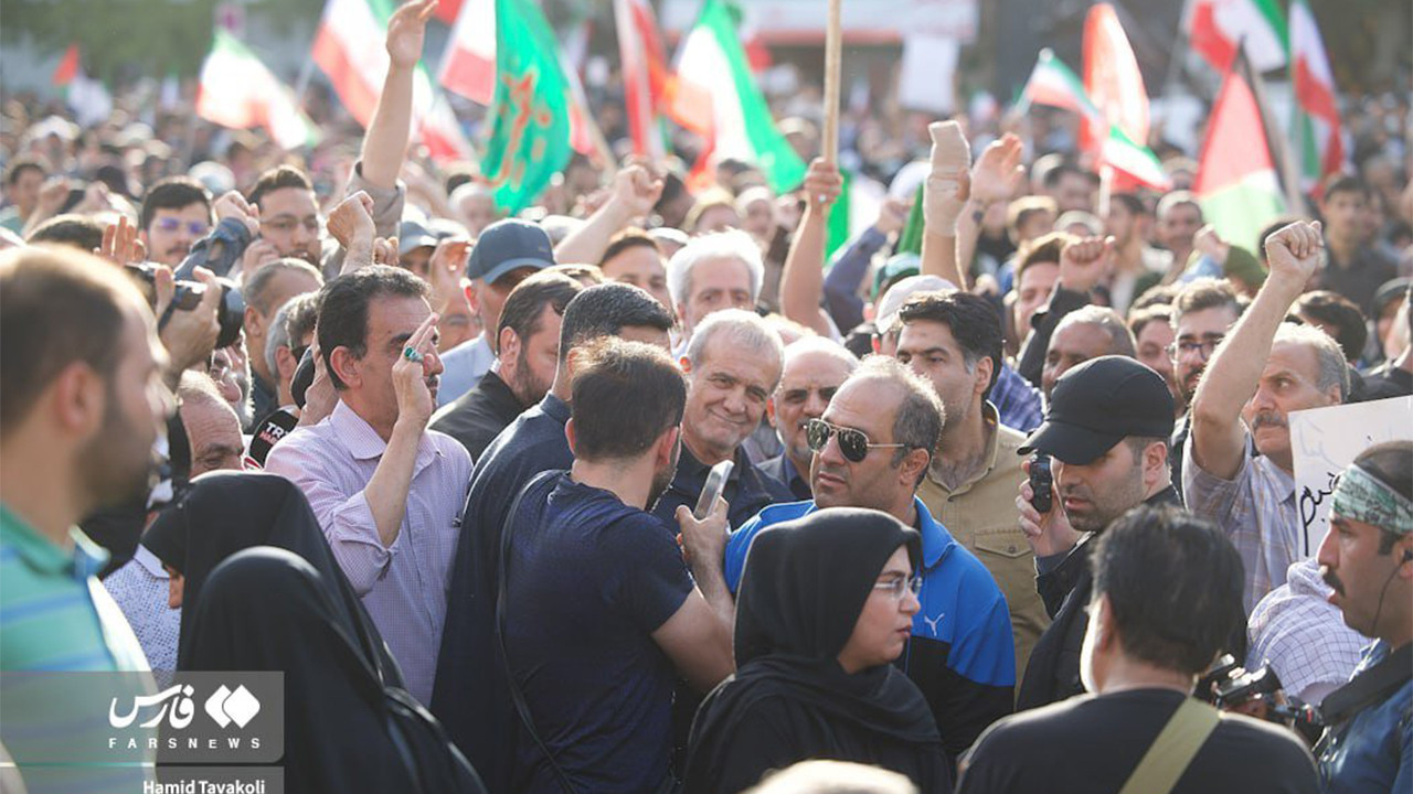 ABD'nin saldırısına karşı İran tek yürek! Tahran'da büyük buluşma