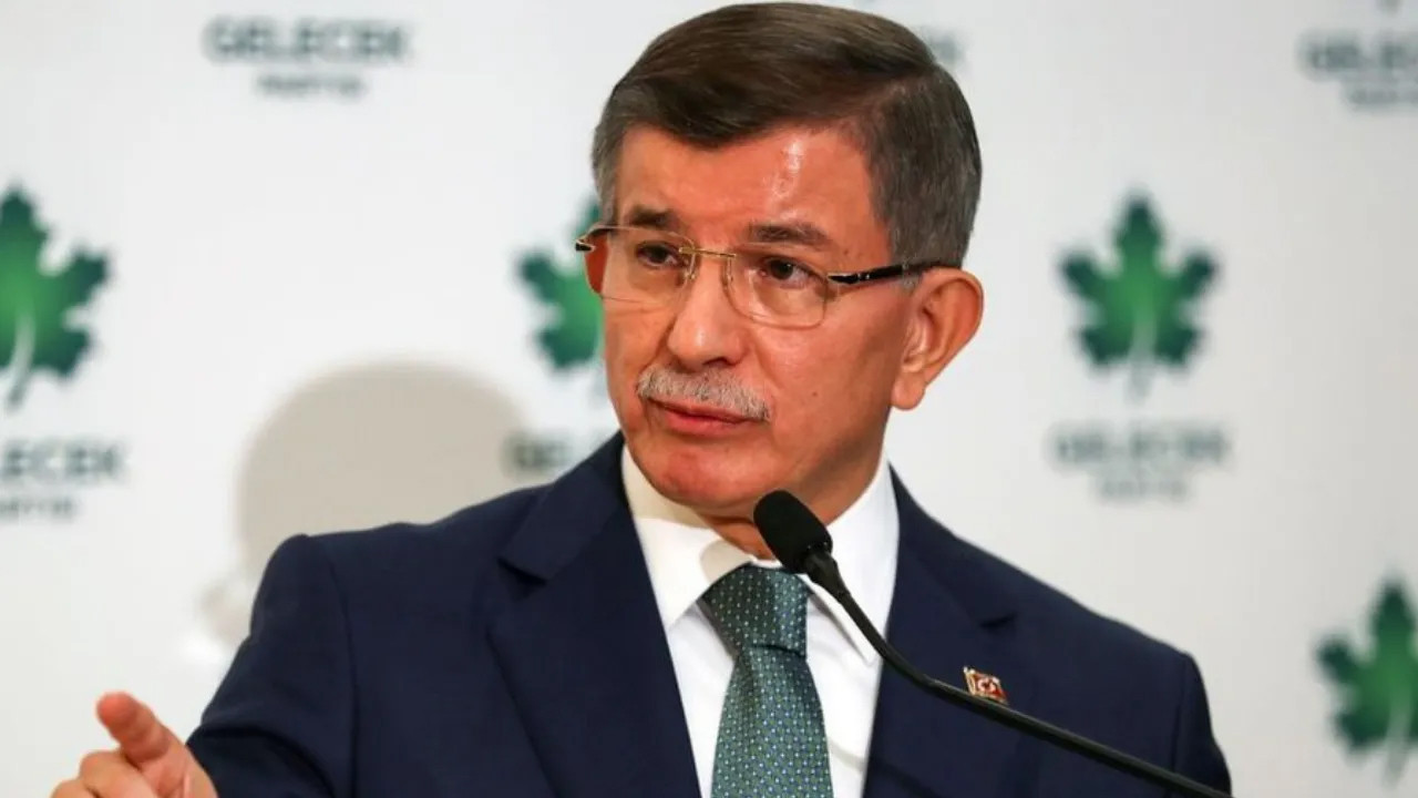 Gazeteci Çek'ten Davutoğlu'na sert tepki: Cin Ahmet...