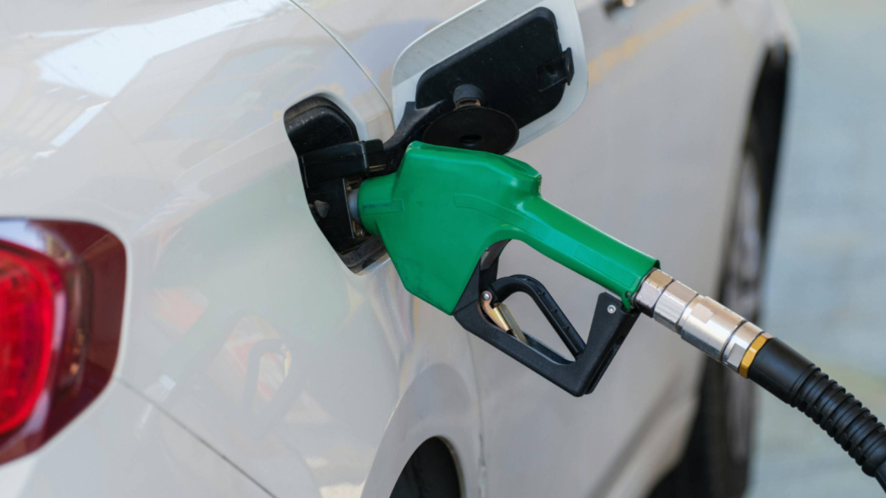 Yüksek akaryakıt fiyatları cebinizi yakmasın: Deponuzu daha uzun süre götürecek 7 tasarruf tüyosu!