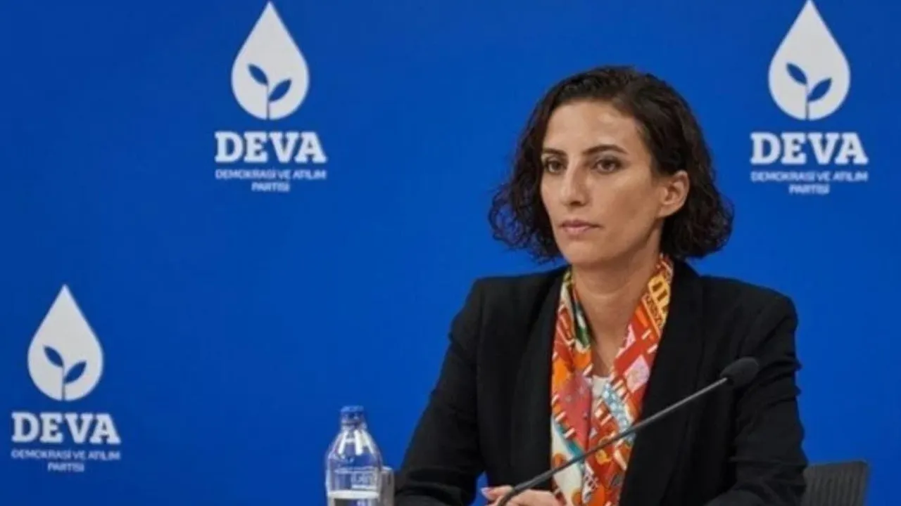 Evrim Rızvanoğlu kimdir, hangi partiye geçecek?