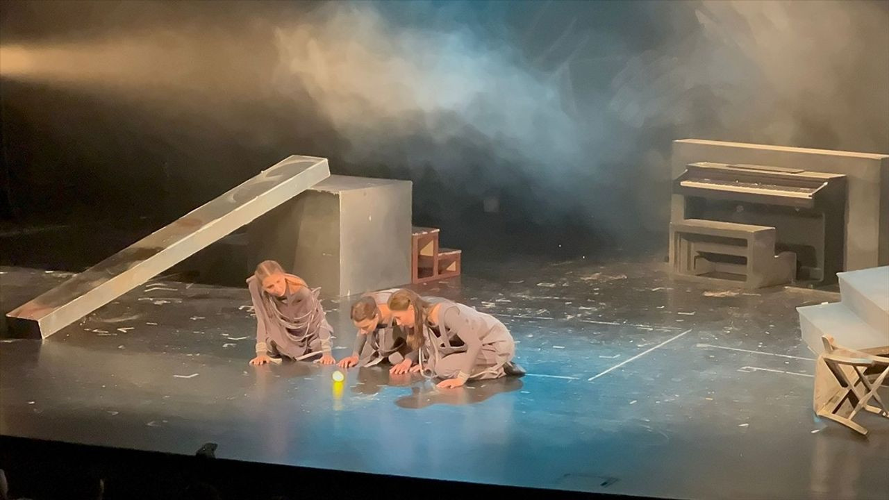 Devlet Tiyatroları’ndan Rus düşmanlığına ortaklık!