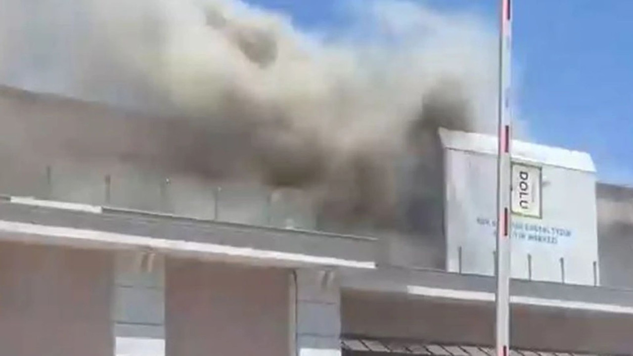 Üsküdar’da sosyal tesiste yangın: İtfaiye müdahale ediyor