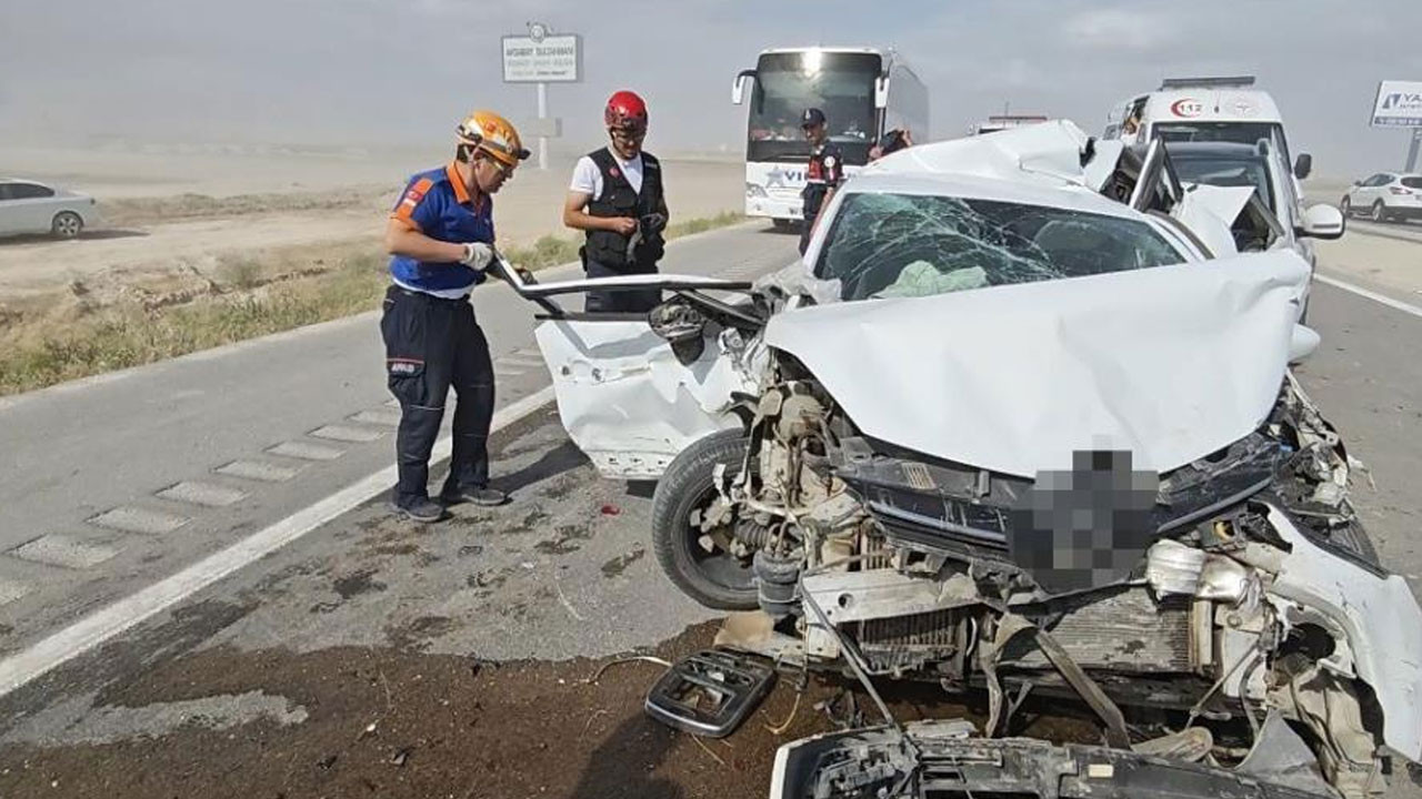 Kum fırtınasında 5 araç çarpıştı: Çok sayıda yaralı var