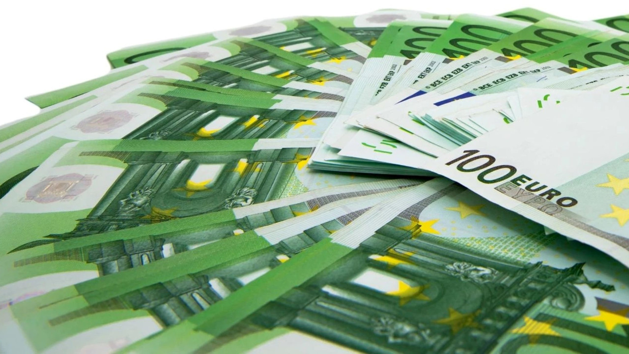 Euro Dolara karşı yükseldi: Euro/TL rekor kırdı