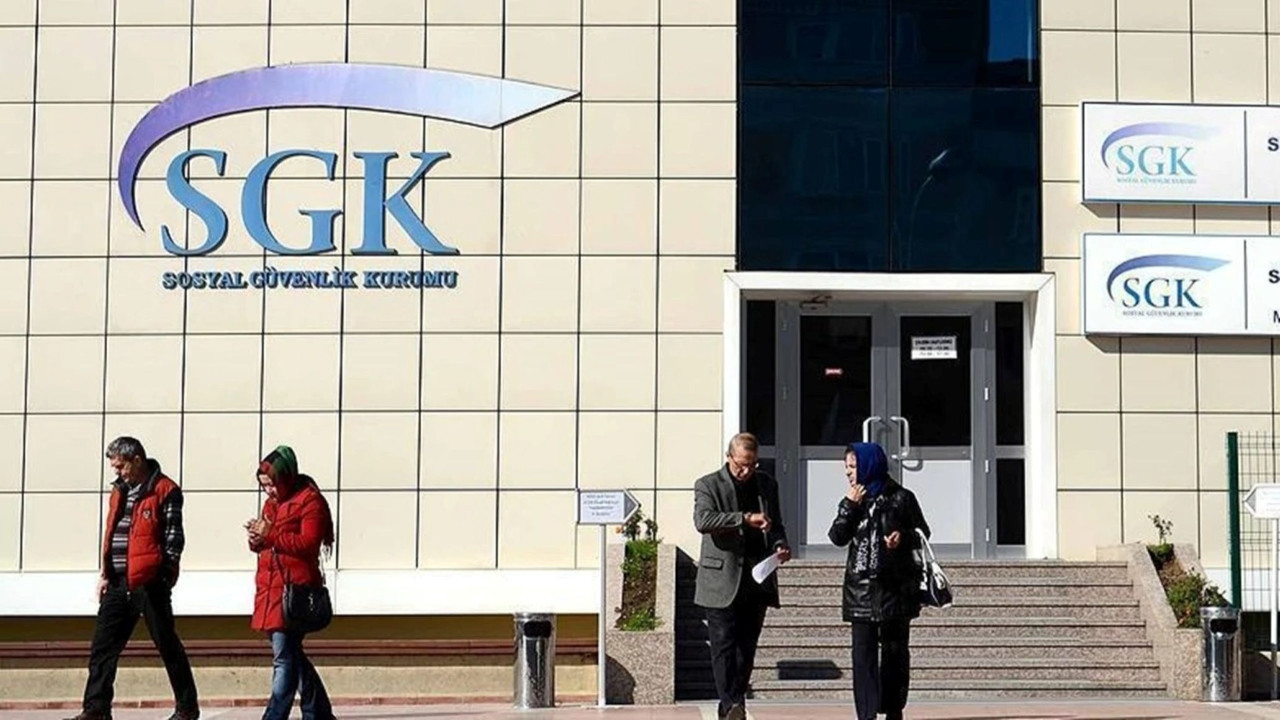 SGK'da rüşvet skandalı: Eski il müdürü ve müfettişler suçüstü yakalandı