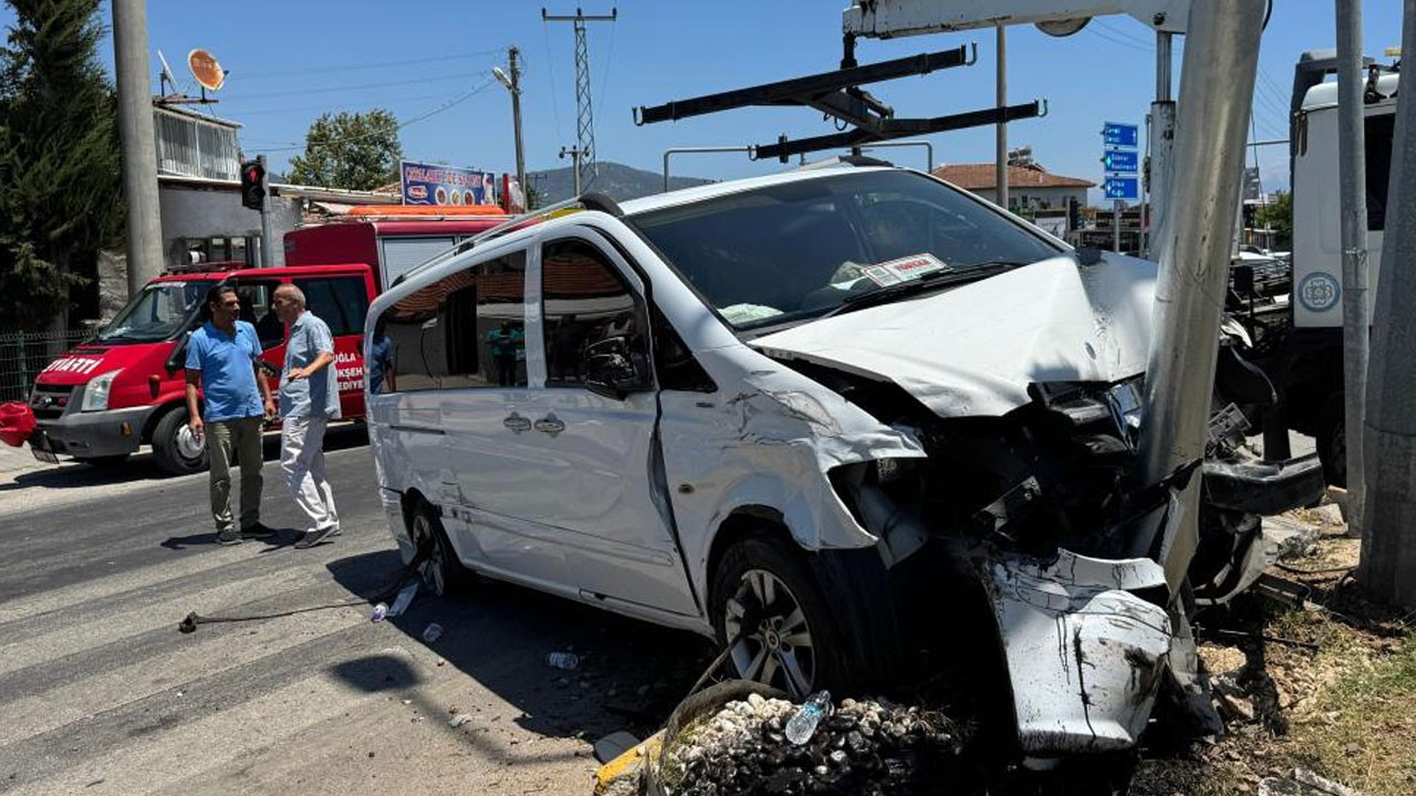 Fethiye'de feci kaza! 11 kişi yaralandı