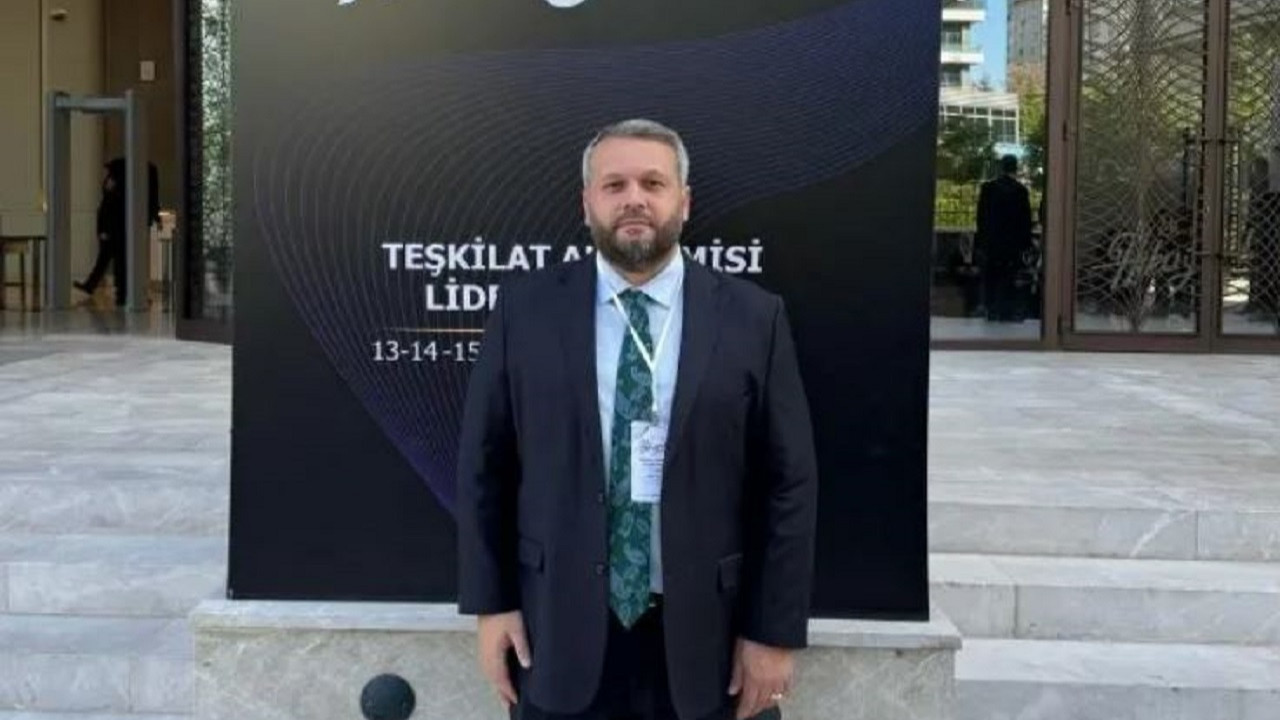 AK Parti'de dikkat çeken istifa: Bu sözlerle sosyal medyadan duyurdu...AK Parti Üsküdar İlçe Başkanı Erdem Demir görevinden istifa etti