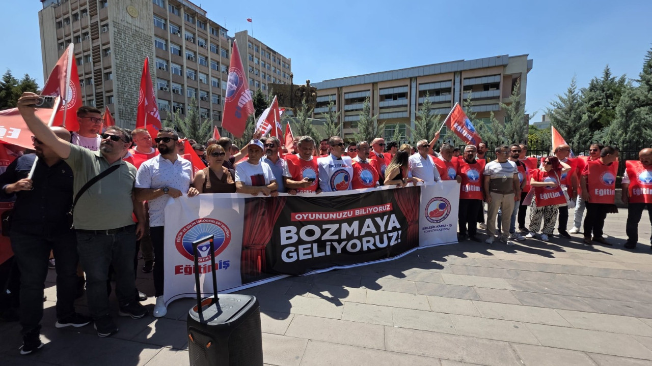 Öğretmenlerden MEB önünde eylem! ‘8. Dönem Toplu Sözleşme sürecinde alanlardayız’