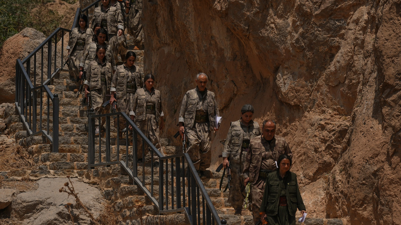 İlk grup PKK’lı silahları böyle bıraktı! Aydınlık, eylemi yerinde izledi