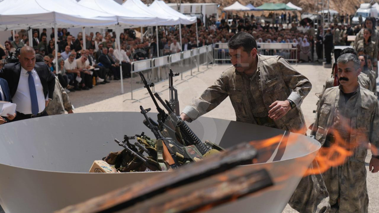 PKK silah bırakıyor! Aydınlık Irak'tan bildiriyor... PKK silah bırakma tören görüntüleri ırak süleymaniye erbil son dakika