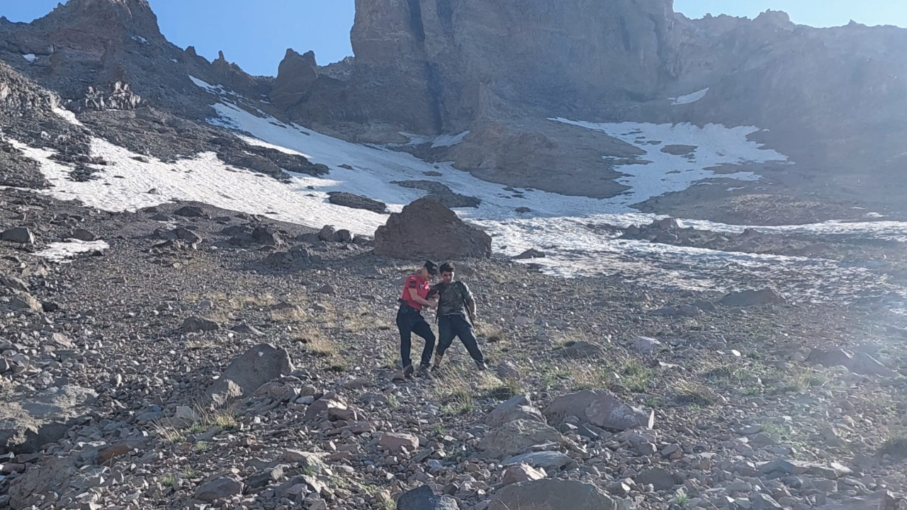 Erciyes Dağı'nda mahsur kalmıştı! Dağcıya ulaşıldı