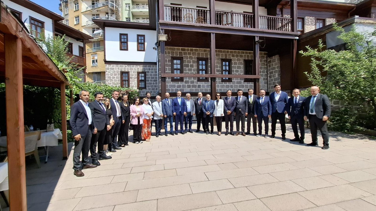 AK Partili Şen gazi ağabeyi olarak konuştu: 'Ülkemin istikbâli yüreğimdeki acıdan daha önemli'