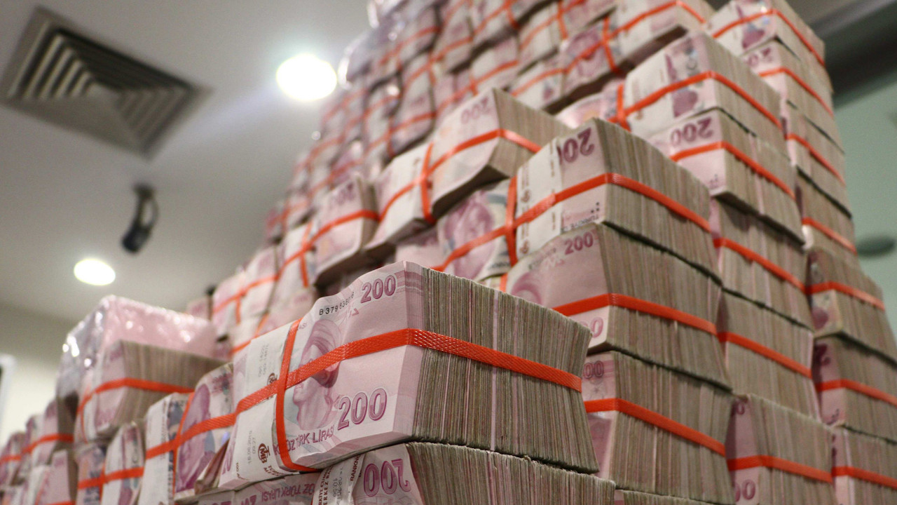 Bütçe açığı 1 trilyona yaklaştı