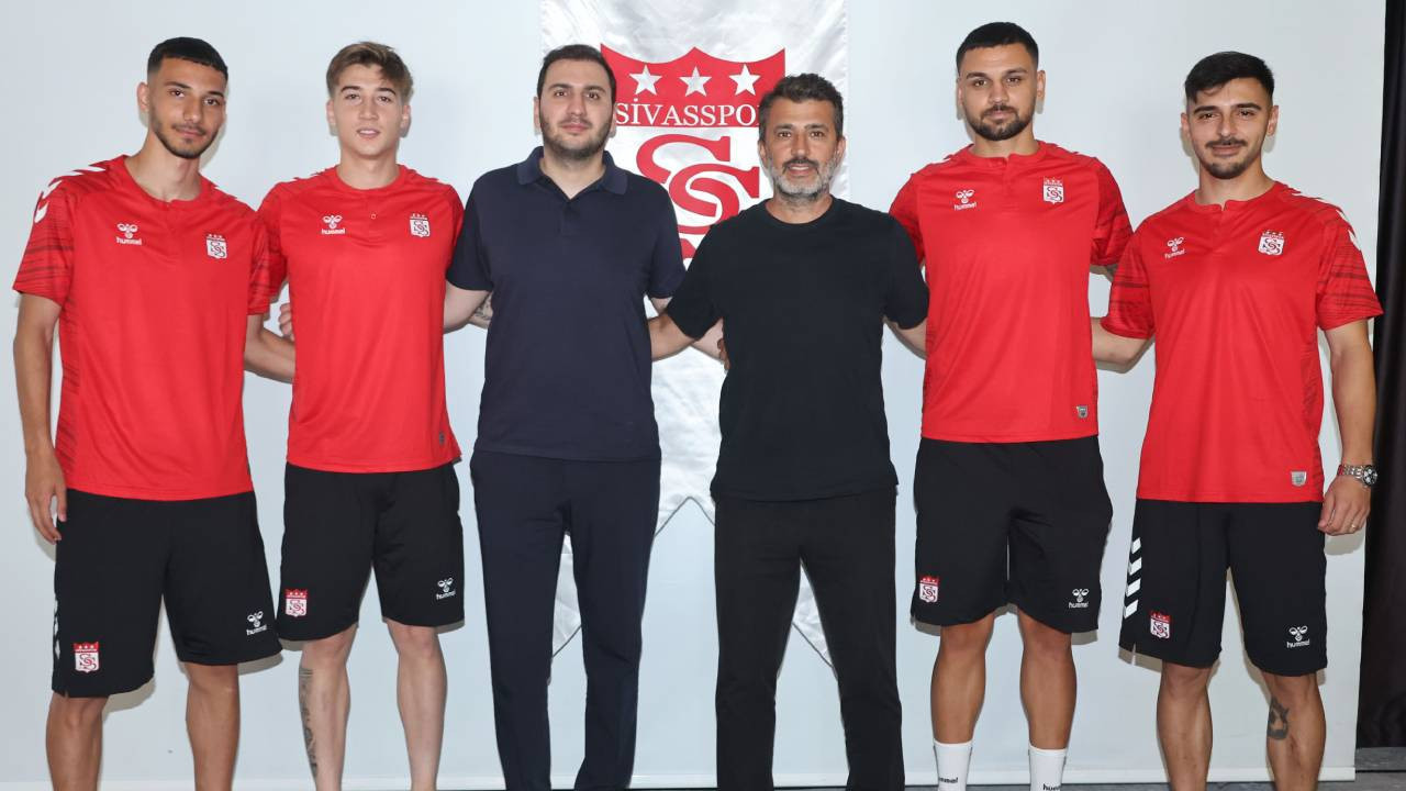Sivasspor'da 4 transfer! Kırmızı-beyazlılar yeni oyuncuları duyurdu