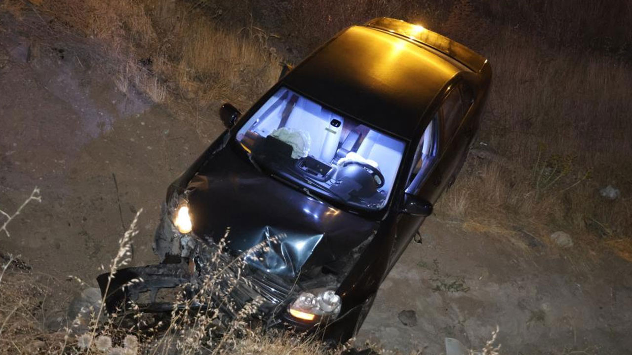 Elazığ’da otomobil şarampole uçtu! Yaralılar var