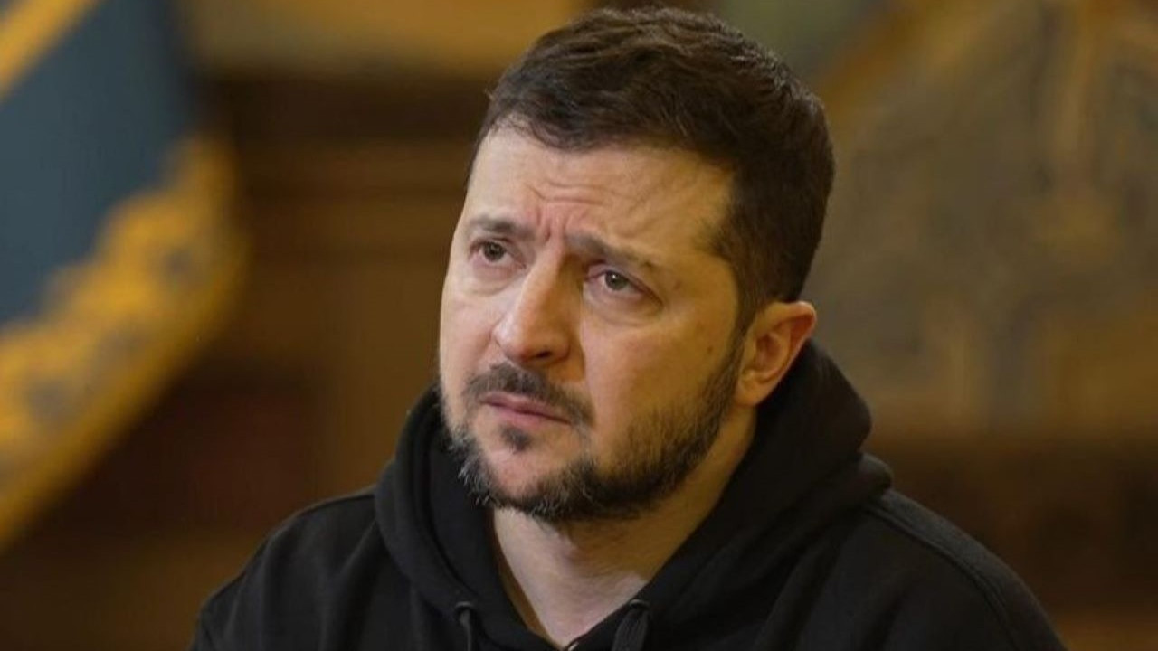 AB, Zelenskiy'in yolsuzlukla mücadele kurumlarına müdahalesi nedeniyle büyük miktarda yardımı askıya alıyor