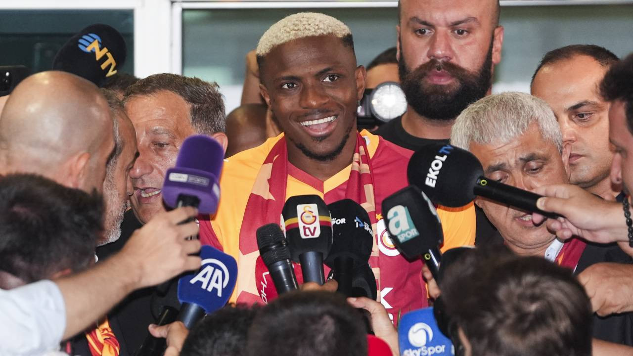 Victor Osimhen, İstanbul'a geldi! Yıldız golcü, Galatasaray ile sözleşme imzalayacak