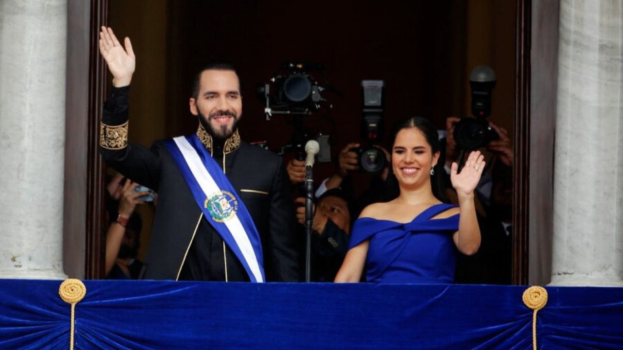 El Salvador parlamentosu, Devlet Başkanı Bukele'ye istediği kadar aday olabilme imkanı verdi... Anayasa bir kişinin üst üste iki kere aday olmasını yasaklıyordu