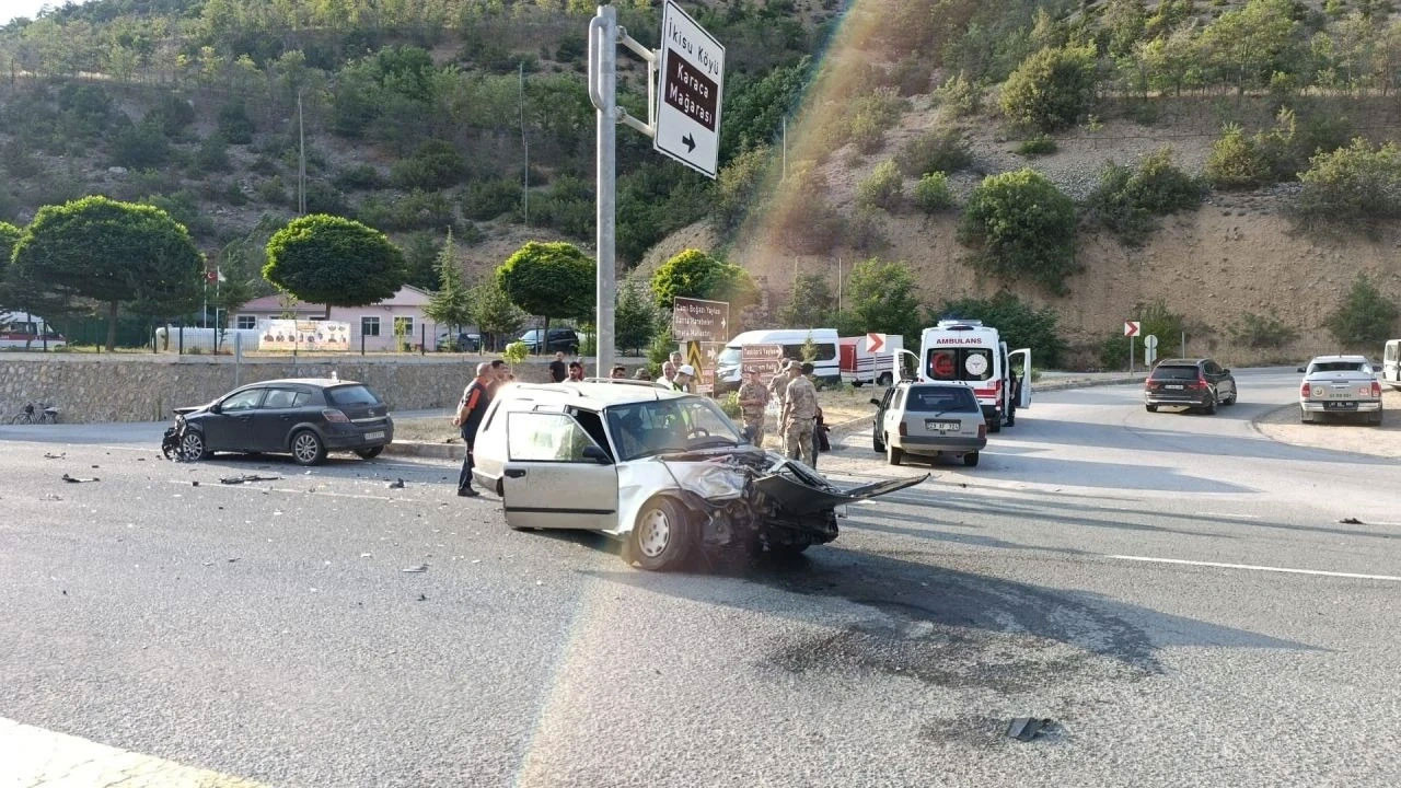 Gümüşhane'de zincirleme trafik kazası! Yaralılar var