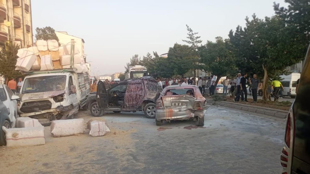 Bitlis'te ortalık savaş alanına döndü! 8 araç kullanılamaz hale geldi