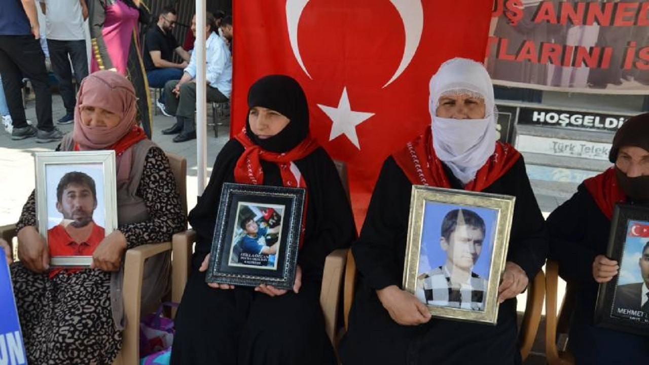 Muşlu aileler evlat nöbetini sürdürdü