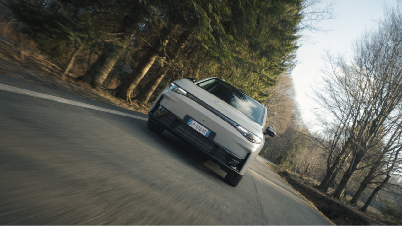 Elektrikli SUV pazarına yeni bir seçenek eklendi: Leapmotor C10 AWD tanıtıldı