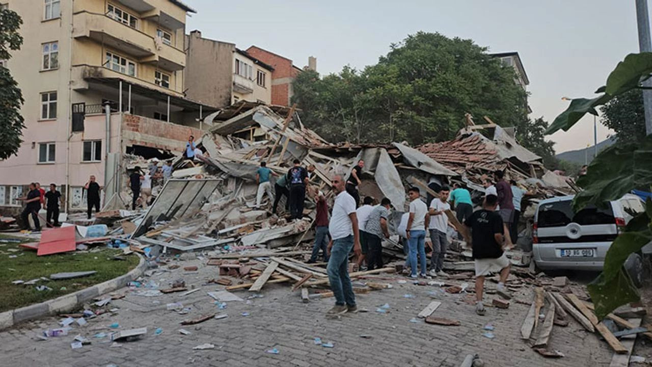 Sındırgı Belediye Başkanı Serkan Sak: 10'dan fazla bina yıkıldı