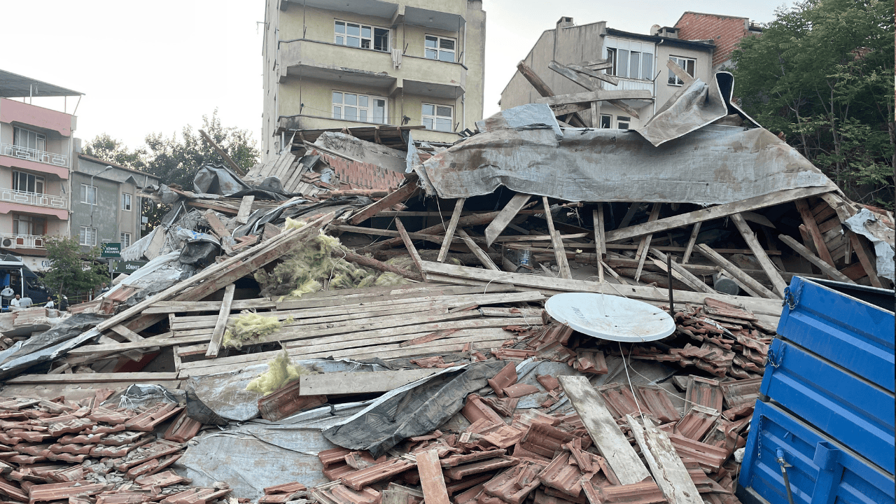 Balıkesir'de yıkılan binayla ilgili şok gelişme: 2 gözaltı!