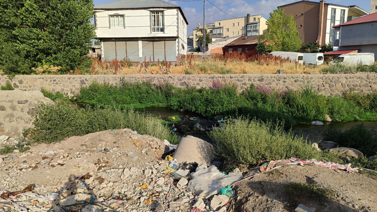 Ağrı'da Aile Sağlığı Merkezi'ni derenin kenarına taşıyacaklar! Hekimler ve vatandaş tepkili...