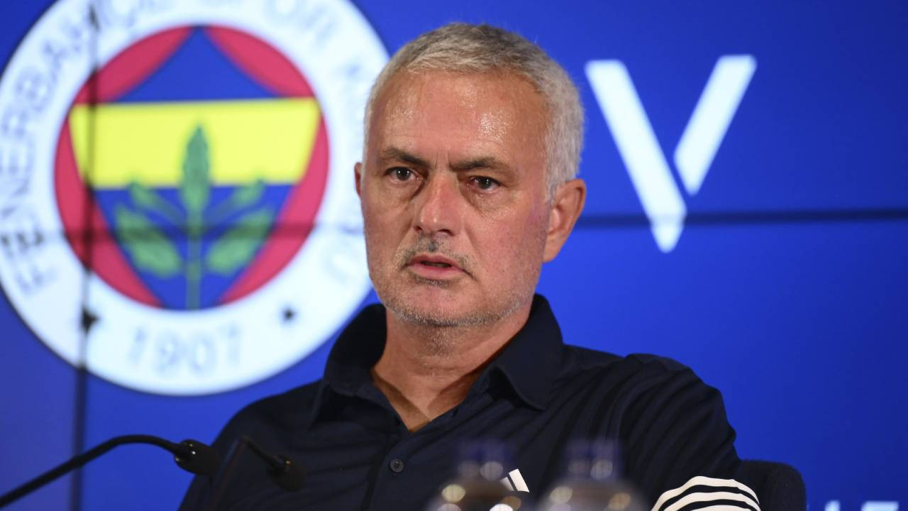 Fenerbahçe Teknik Direktörü Jose Mourinho: 'Daha iyi olan tarafın tur atladığını düşünüyorum'