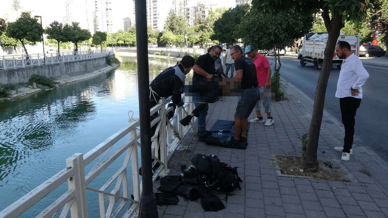 Sıcaktan bunalıp girdiği kanaldan cesedi çıkarıldı
