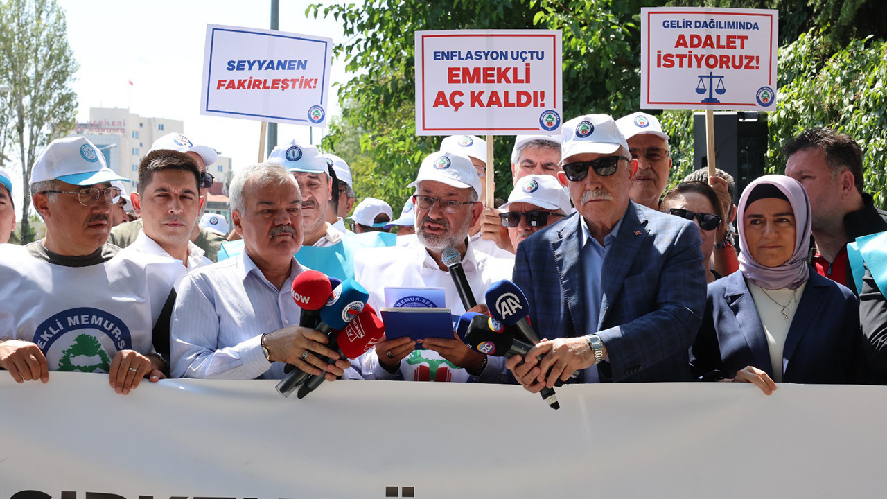 Emekli memurlar bakanlık önündeydi