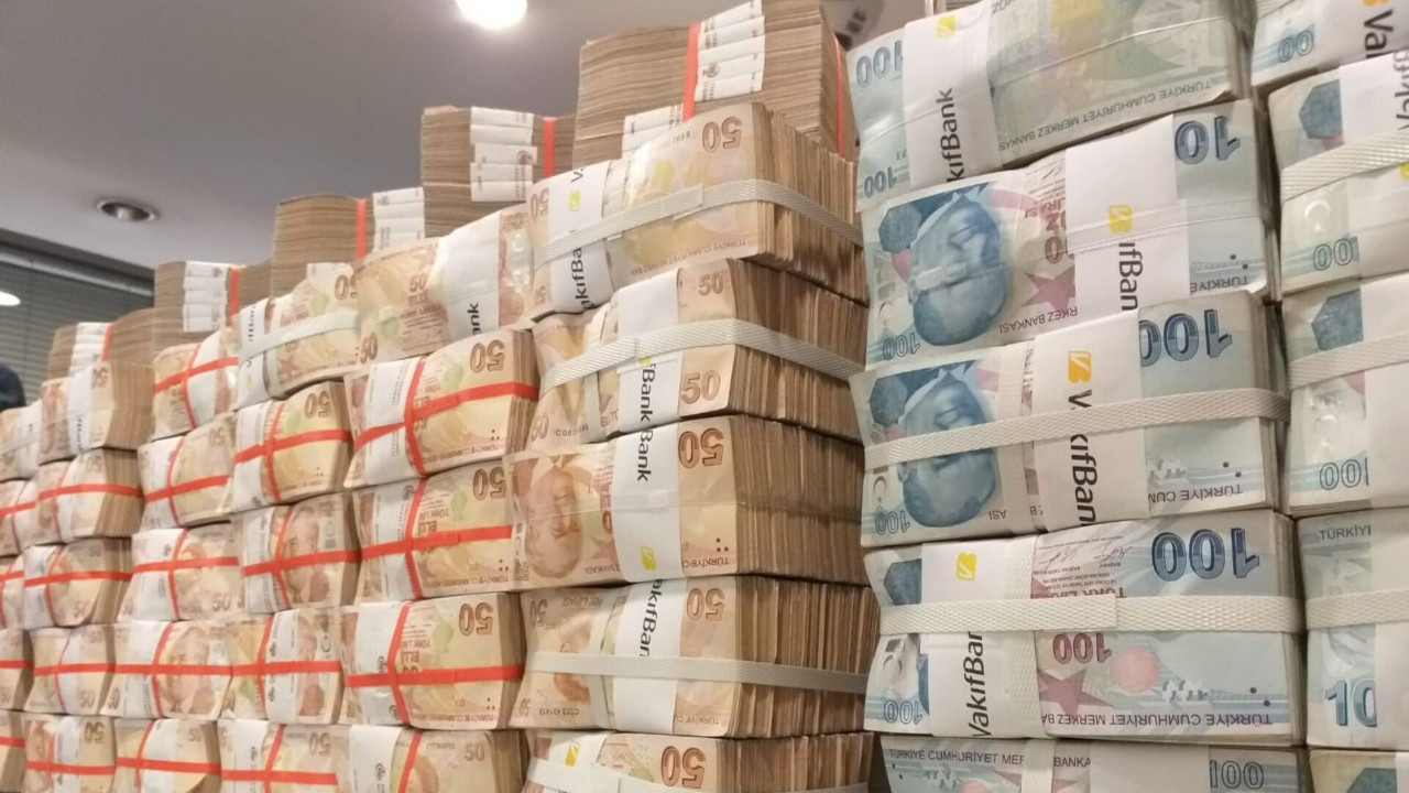 Bütçe açığı 1 trilyonu aştı