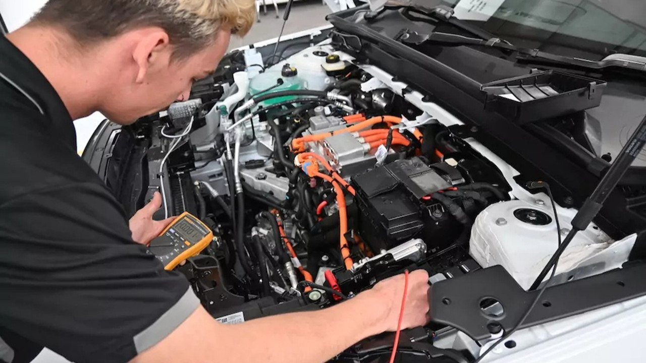 Elektrikli otomobil bakımı 2025 rehberi