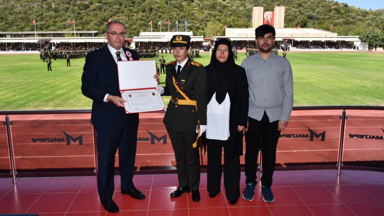 Şehit Ömer Halisdemir’in kızı teğmen oldu