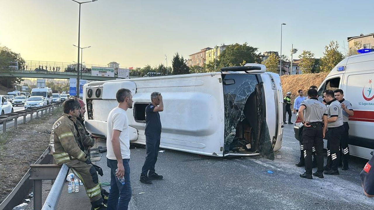 Ümraniye'de servis midibüsü devrildi! Çok sayıda yaralı var