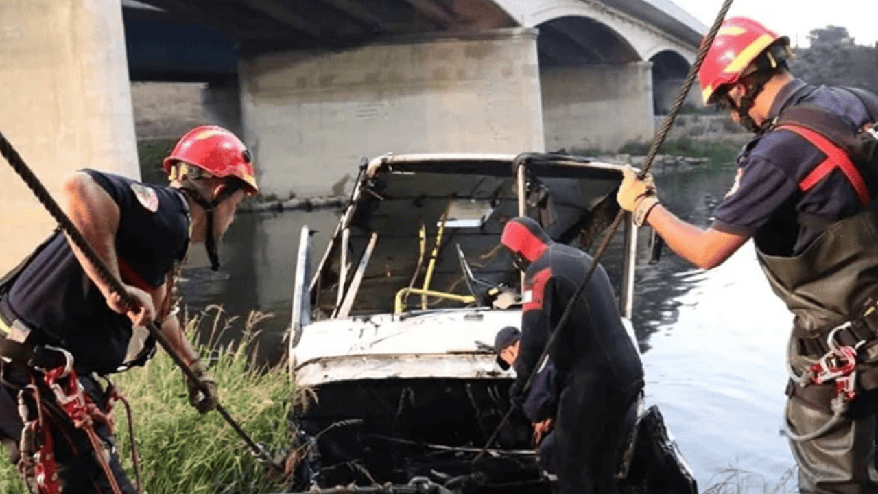 Otobüs nehre düştü: 18 kişi hayatını kaybetti