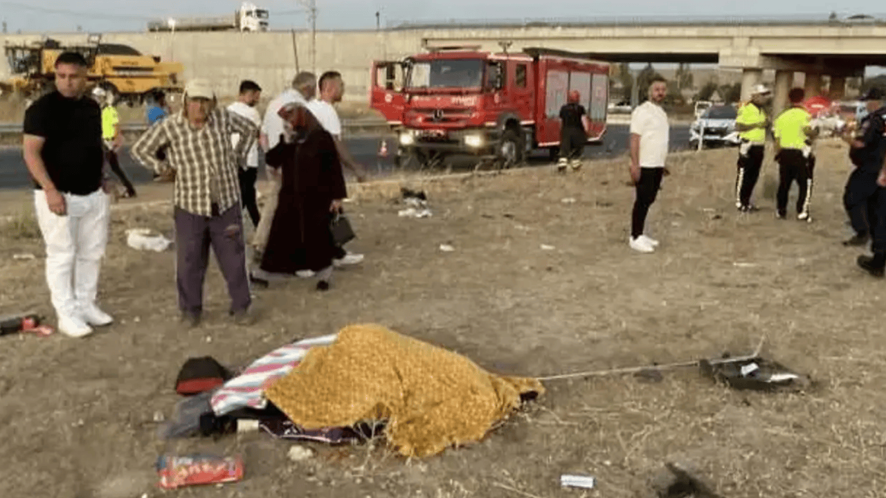 Otomobil takla atarak 60 metre sürüklendi: Can kaybı 3'e yükseldi...