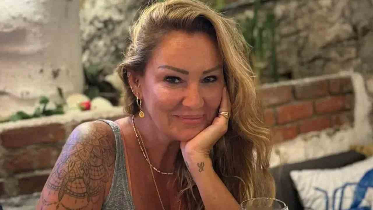 Pınar Altuğ'dan 'öldü' iddialarına çok sert tepki! Yalan haberlere böyle isyan etti