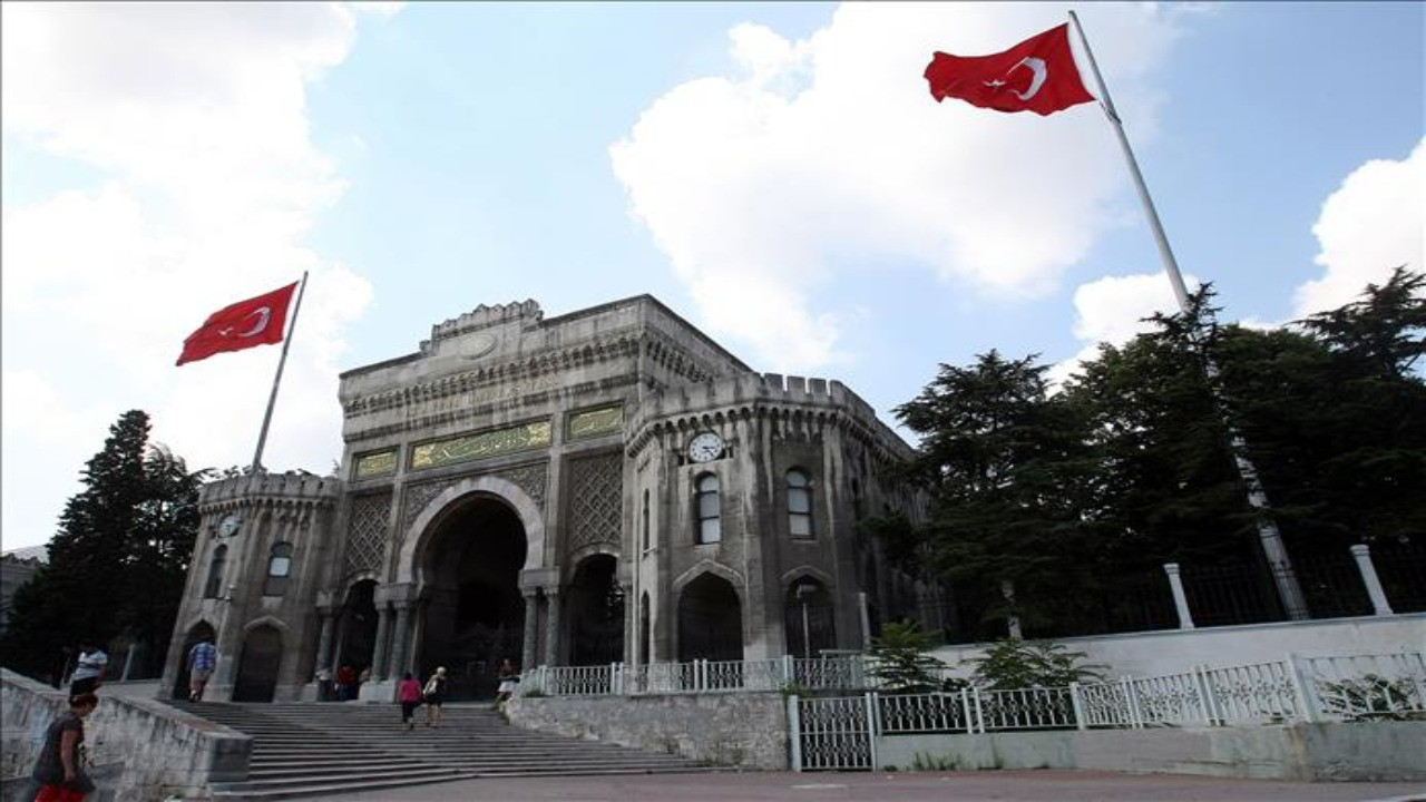 Türkiye'nin Zirvelerinden Seslenenler: İstanbul Üniversitesi Mezunları