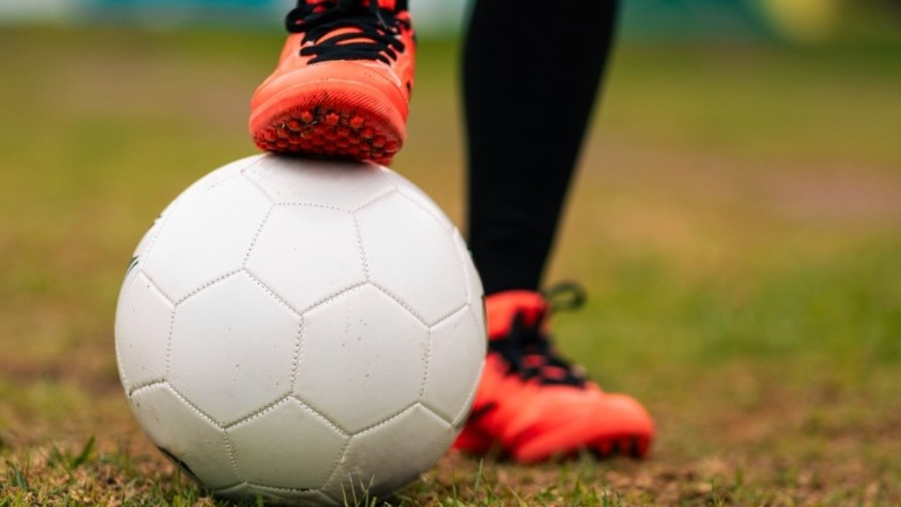 Ukraynalı futbolcu Rusça konuştuğu için sarı kart gördü