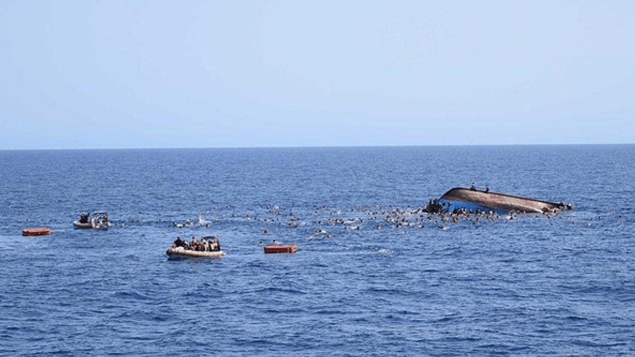 Yolcu teknesi battı: 6 kişi hayatını kaybetti